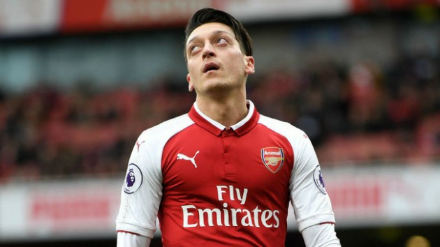 Arsenal fans react as Mesut Ozil turns down offer to leave Emirates Stadium - Bóng Đá