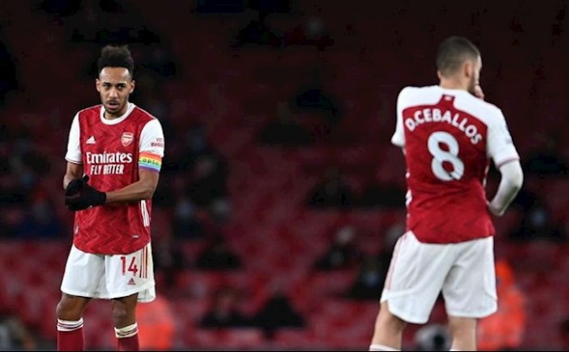 Lần đầu Arsenal thất thủ trước Burnley tại Premier League.