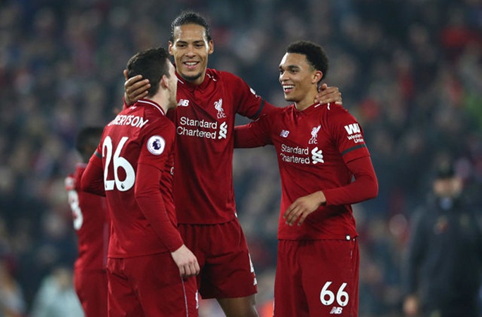 Van Dijk vừa được Sancho khen ngợi.