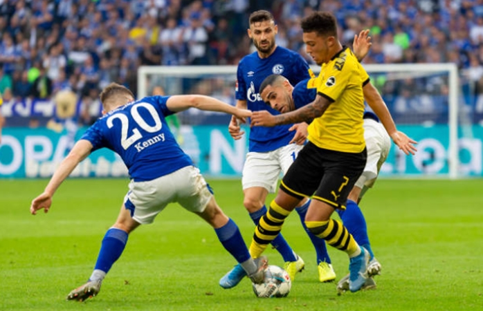 Jonjoe Kenny là tân binh mùa hè ấn tượng nhất của Schalke. Trước Dortmund anh đã có ngày thi đấu hơn cả mong đợi khiến hàng công trứ danh của đội khách im tiếng.