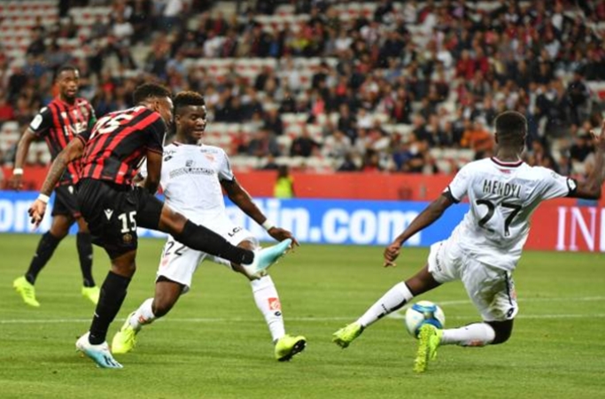 Patrick Burner (Nice): Bên cạnh Benitez, Burner cũng là nhân tố quan trọng khác ở hàng thủ giúp Nice ca khúc khải hoàn ở vòng đấu này.