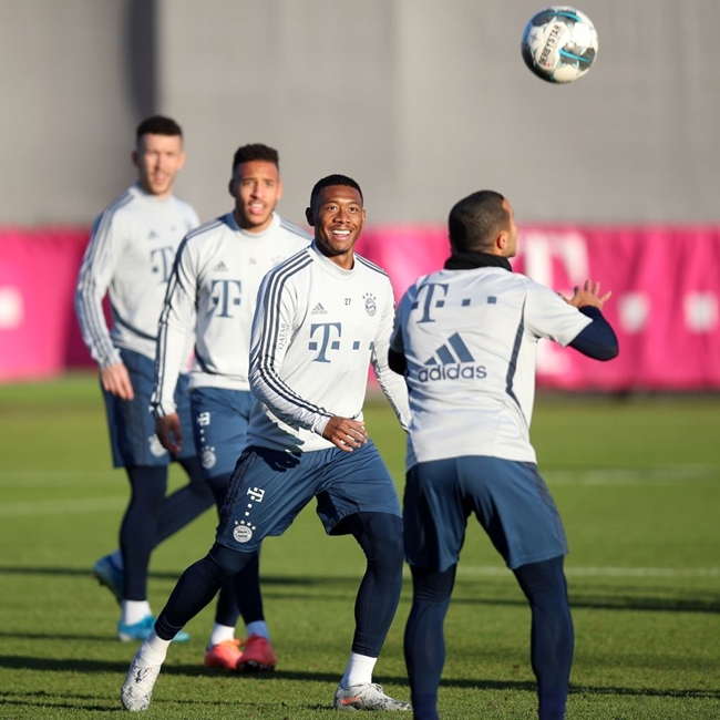 Song song với điều đó cũng xuất hiện những nụ cười đầy thoải mái nơi các ngôi sao Bayern.