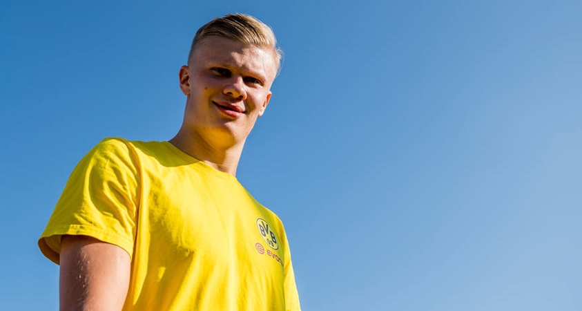 Haaland đã cập bến Dortmund.