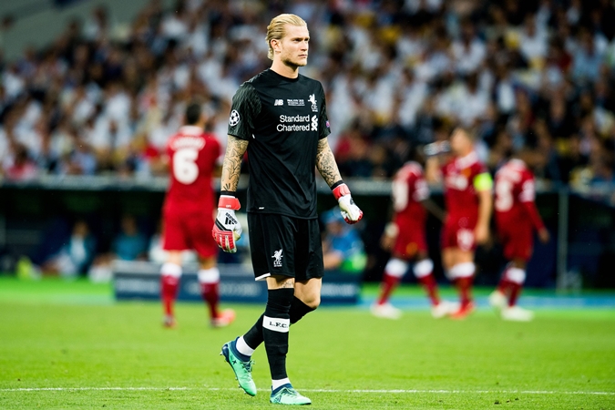 Vời sự xuất sắc của Alisson Becker, NHM Liverpool hẳn không còn đoái hoài đến thủ môn khác. Vì lẽ đó nên hiếm ai nhớ đến việc Loris Karius vẫn còn hợp đồng với Liverpool. Hiện Karius đang thi đấu theo dạng cho mượn 2 năm tại Besiktas.