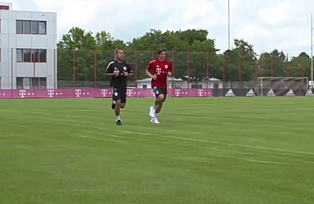 Đáng chú ý nhất là sự hiện diện của Thiago Alcantara. Tiền vệ người Tây Ban Nha có lần đầu tiên trở lại sân cỏ sau khi trải qua ca phẫu thuật háng.