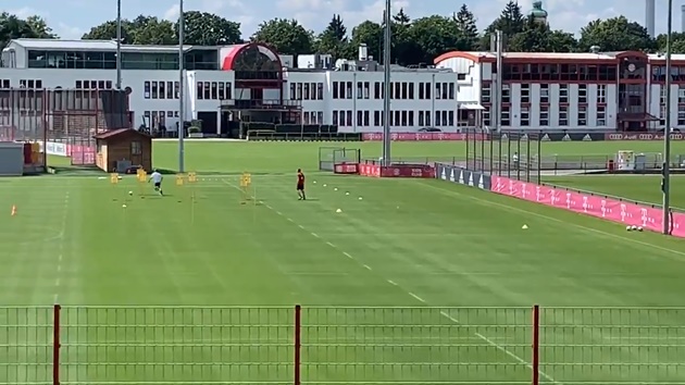 Arjen Robben training at Säbener Straße today, with a trademark goal - Bóng Đá