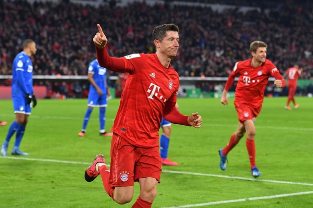 Hẳn nhiều người sẽ biết câu chuyện Robert Lewandowski suýt gia nhập Blackburn Rovers. Sau đó, chân sút người Ba Lan cũng gần như cập bến Old Trafford khi Ferguson luôn khao khát sở hữu anh.