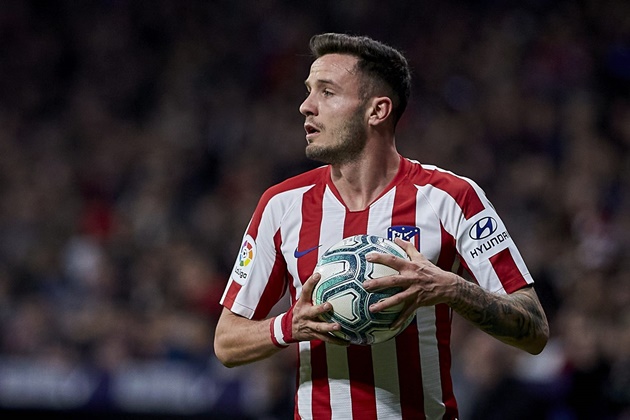 Saul đang rực sáng dưới bàn tay của Diego Simeone tại Atletico Madrid. Ít ai biết rằng vào năm 2015, MU từng đứng trước cơ hội mua Saul khi anh chỉ mới 20 tuổi. Tuy nhiên, MU bất ngờ bẻ hướng sang chiêu mộ Morgan Schneiderlin và Bastian Schweinsteiger.