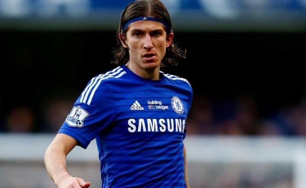 Trong màu áo Atletico Madrid, Filipe Luis từng là 1 trong những hậu vệ trái hay nhất châu Âu. Điều đó khiến Chelsea quyết tâm đón cầu thủ người Brazil về đội hình.