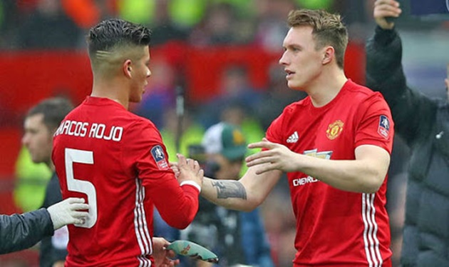 Chốt xong Van de Beek, MU cần vá tiếp vị trí nào? - Bóng Đá