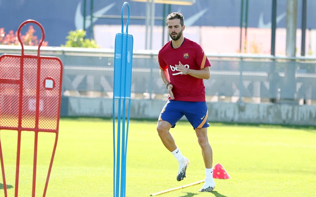 Miralem Pjanic to wear No. 8 at Barcelona - Bóng Đá