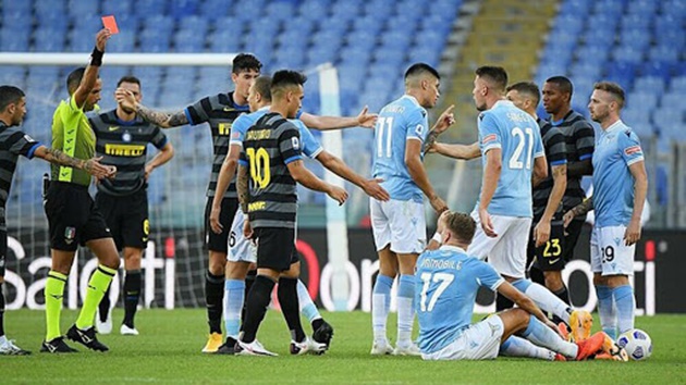 Trong cùng 1 đêm, Martial và Immobile bị 2 sao Nam Mỹ đưa