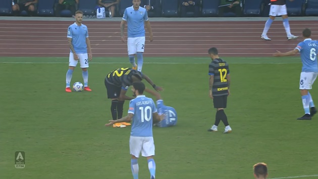 Trong cùng 1 đêm, Martial và Immobile bị 2 sao Nam Mỹ đưa