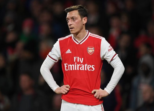 Mikel Arteta remains open to bringing Mesut Ozil back into his Arsenal plans. - Bóng Đá