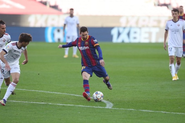 Messi tri ân Maradona - Bóng Đá