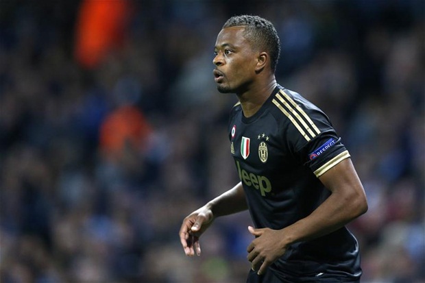 3. Patrice Evra - 1.5 triệu bảng - Manchester United.