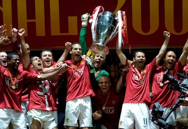 Giggs cùng M.U 2 lần đăng quang tại Champions League (1998-1999, 2007-2008).