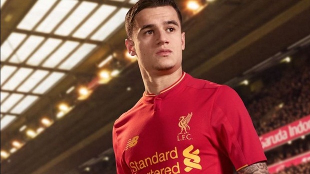 Coutinho xuất hiện bên áo đấu đơn giản nhưng tinh tế của Liverpool. Ảnh: Internet.