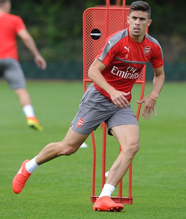 Trung vệ Gabriel Paulista vẫn là chốt chặn quan trọng của Arsenal mùa tới.