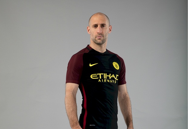 ... và Zabaleta vẫn nằm trong kế hoạch của Pep.