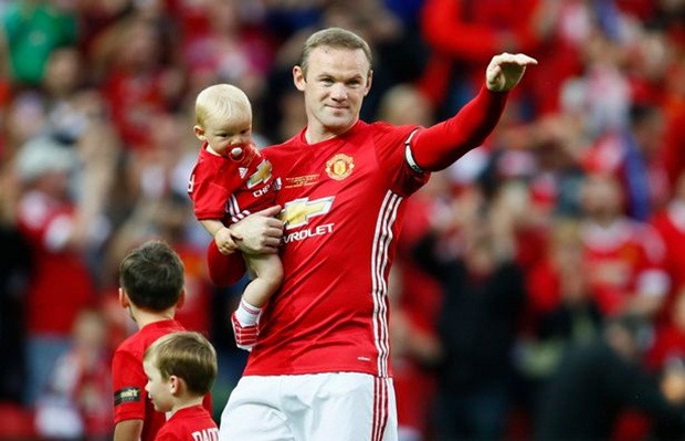Rooney xuất hiện tại Old Trafford cùng 3 người con trai. Ảnh: Internet.