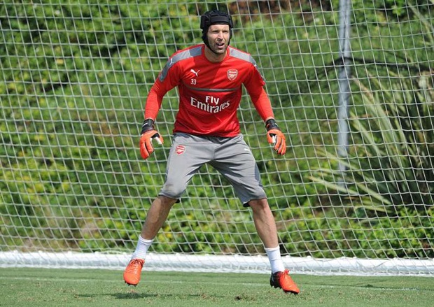 10. Petr Cech - Chelsea sang Arsenal.