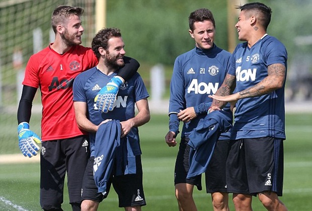 Bộ tứ De Gea, Mata, Herrera và Rojo là "cạ cứng" ngoài đời lẫn trên sân đấu.