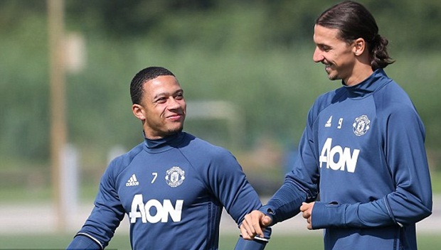 Memphis Depay rõ ràng rất cần sự chỉ bảo của tân binh Ibrahimovic.