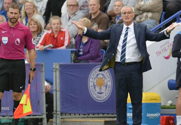 Ranieri "đá xéo" trọng tài Clattenburg. Ảnh: Internet.
