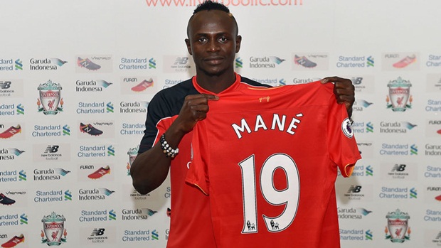 4. Sadio Mane - 36 triệu bảng. Đây là bản hợp đồng đắt giá nhất của Liverpool mùa Hè này. Trước đó, tên tuổi Mane được biết đến khi còn thi đấu cho Southampton. Trong 67 lần ra sân tại Premier League, Mane ghi được 21 bàn thắng.