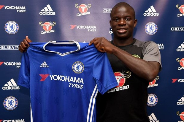 7. N'Golo Kante - 32 triệu bảng. Kante là nhân tố chủ chốt trong chức vô địch của Leicester City mùa trước. Gia nhập Chelsea và được thi đấu bên cạnh những ngồi đồng đội danh tiếng sẽ giúp năng lực của tiền vệ người Pháp sẽ ngày được nâng tầm.