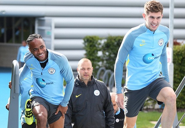 John Stones và Raheem Sterling đều có phong độ ấn tượng thời gian vừa qua.