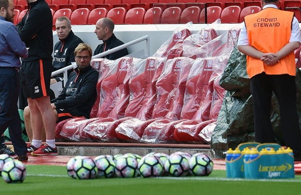 Klopp vẫn là tiêu điểm của cánh báo giới sau khởi đầu trồi sụt cùng Liverpool.