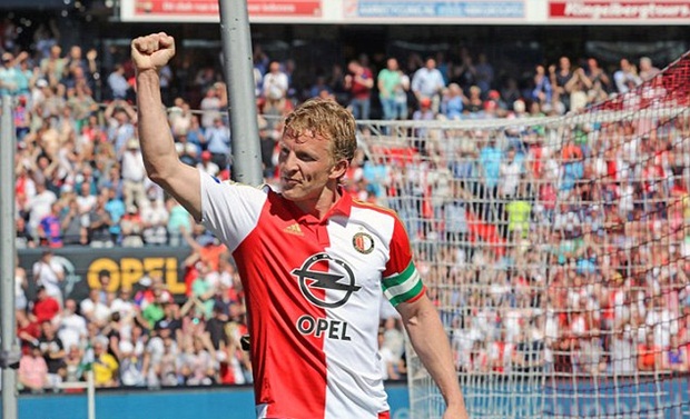 Kuyt cùng những đồng đội đã sẵn sàng hạ nhục M.U. Ảnh: Internet.