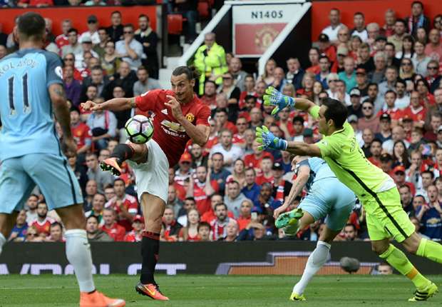 Mazzari khen ngợi sự "bất tử" của Ibrahimovic. Ảnh: Internet.