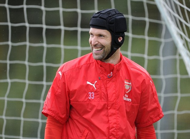 Pert Cech dự kiến trở lại khung gỗ sau khi vắng mặt ở trận gặp Basel hồi giữa tuần.