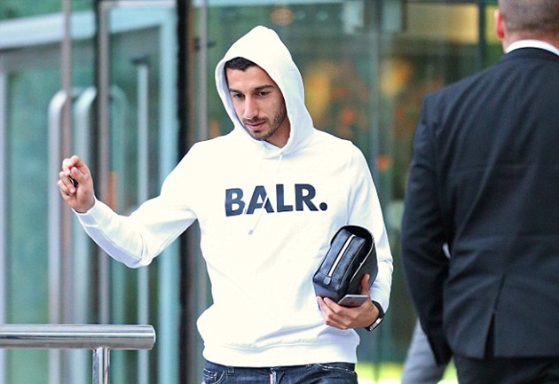 Tiền vệ người Armenia vẫn chưa thể đá chính cho M.U kể từ trận gặp Manchester City tháng trước.