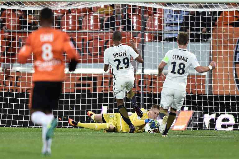 Monaco lên đầu bảng sau thắng lợi trước Lorient.