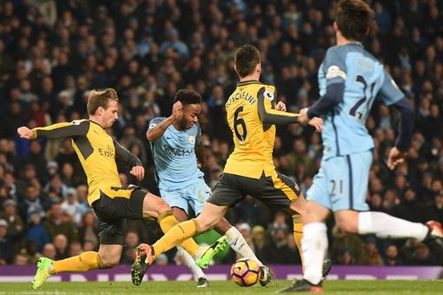 Tuy nhiên Sterling và Sane đã toả sáng và giúp Man City giành lại 3 điểm.