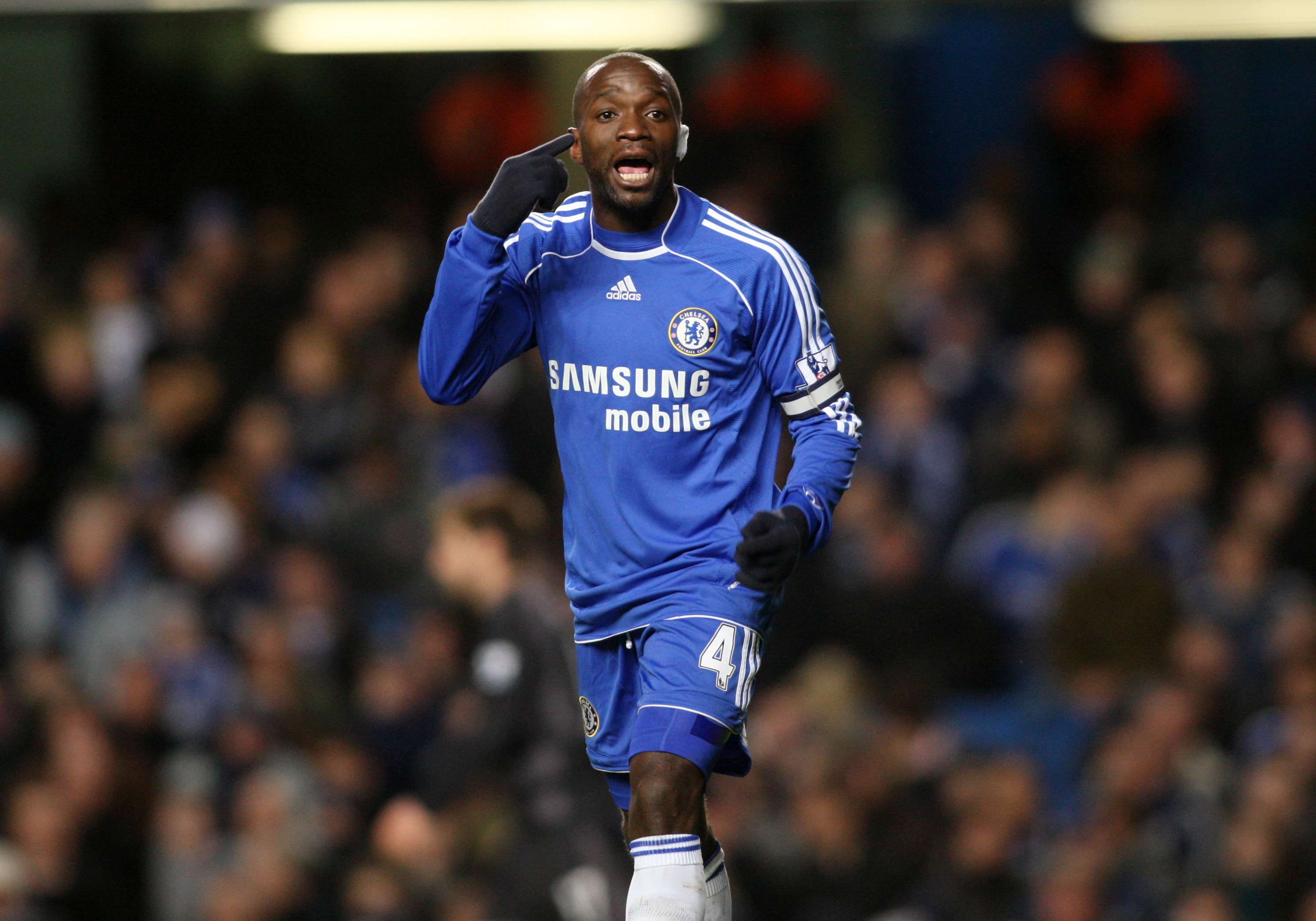 Tiền vệ trung tâm: Claude Makelele - Chelsea