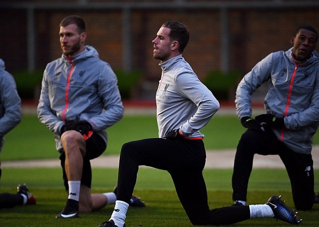 Đội trưởng Jordan Henderson được cho sẽ kịp trở lại đội hình xuất phát.