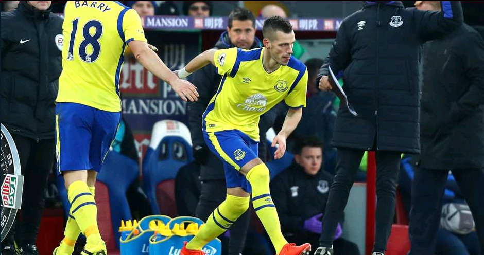 2. MORGAN SCHNEIDERLIN | Manchester United sang Everton - Tiền vệ người Pháp không còn chỗ đứng tại sân Old Trafford sau khi HLV Jose Mourinho cầm quân. Schneiderlin gia nhập Everton với mức giá 24 triệu bảng.