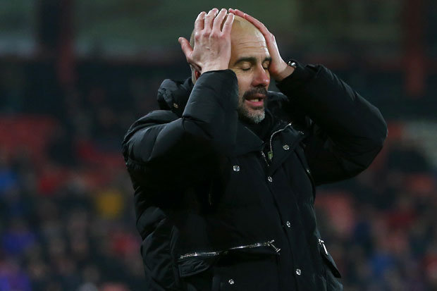 Pep phàn nàn về mặt sân.