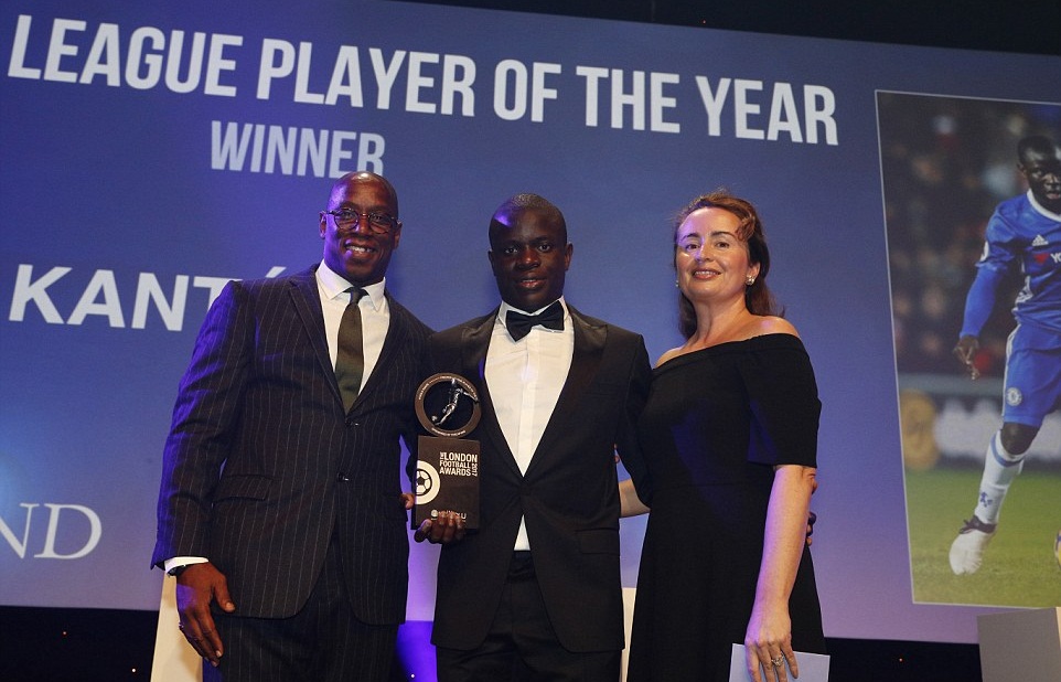 Kể từ khi chuyển sang thi đấu cho Chelsea, Kante vẫn giữ phong độ chói sáng và là trụ cột không thể thay thế.