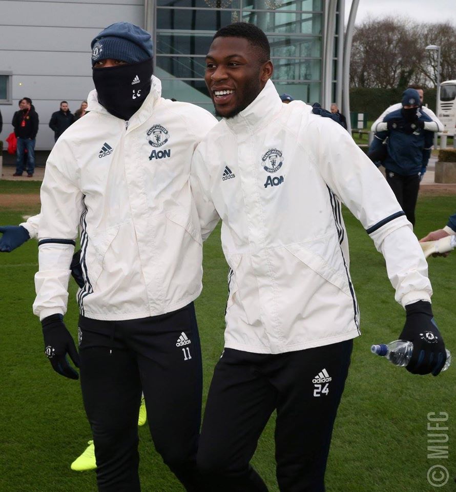 Timothy Fosu-Mensah thường xuyên tỏ ra thân thiết với những Anthony Martial hay Paul Pogba.
