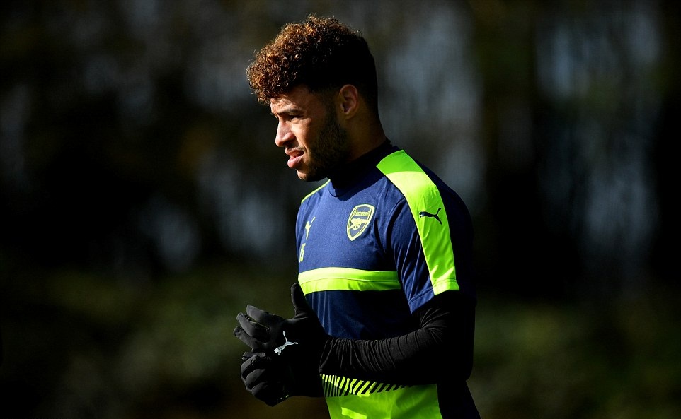 Oxlade-Chamberlain có 90 phút thi đấu trọn vẹn trước Liverpool.