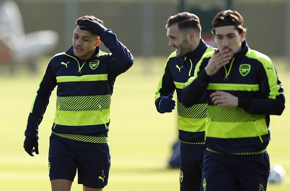 Sanchez trở lại trong buổi tập mới nhất sau khi phải ngồi dự bị trong trận gặp Liverpool cuối tuần trước.