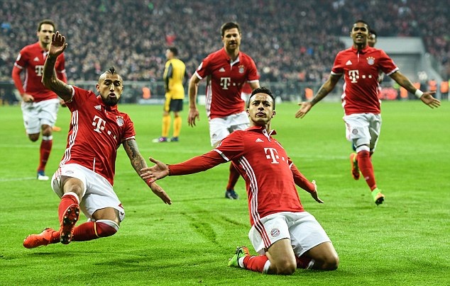 Trận lượt đi, Hùm xám có thắng lợi huỷ diệt 5-1 trước Arsenal. Trong đó, Thiago có màn trình diễn xuất sắc.