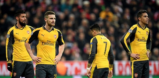 Trong khi đó, các cầu thủ Arsenal buộc phải thắng 4 bàn cách biệt, đồng thời không được để thủng lưới.