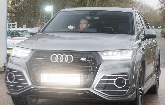 Tiền đạo Wayne Rooney dù tham gia vào buổi tập cùng đồng đội vào sáng nay (giờ Anh) nhưng không bay có tên trong danh sách thi đấu.